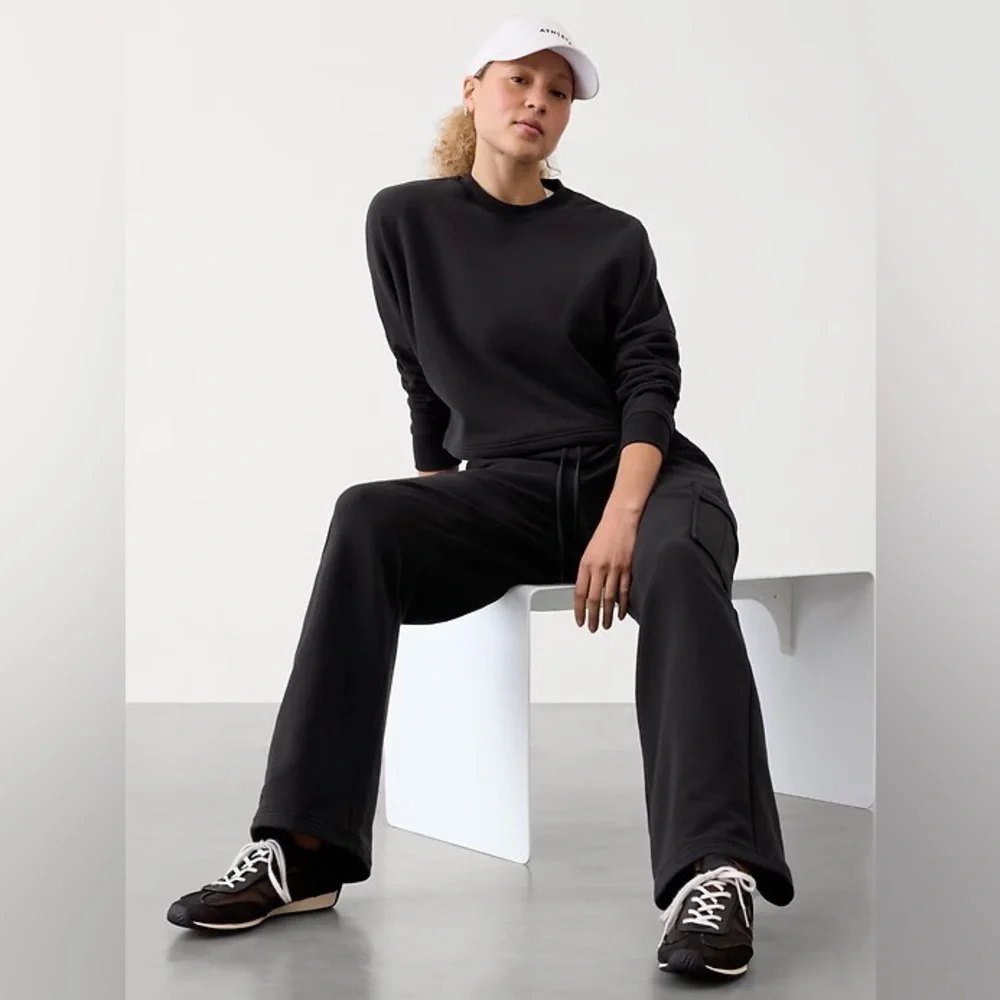 NWT Athleta Forever Fleece Dolman Crop Sweatshirt Size Small Black - Picture 4 of 8